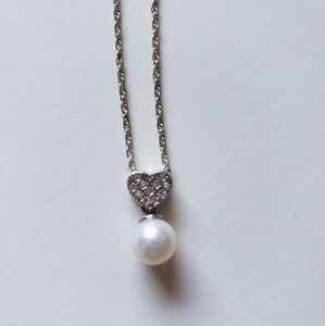 Vantel Pearl Sweet Kisses Necklace